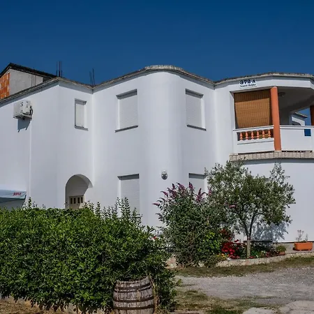 Apartment Zeljko Lopar